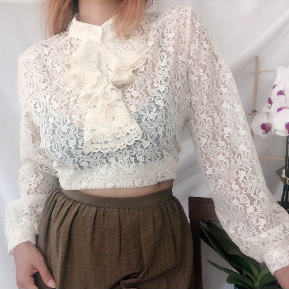 SOLD✔️1970s White lace ruffled blouse Edwardian